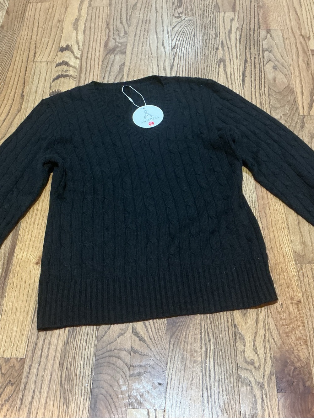 Anoluxe Women's Black V-Neck Cable Knit Sweater